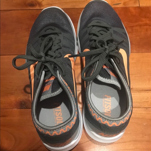 Women’s Nike Sneakers - Picture 7 of 7